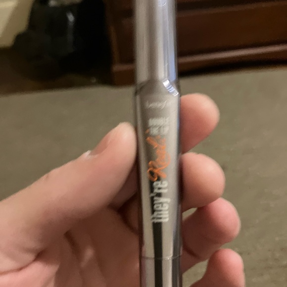 50 Benefit Lipstick & Lip Liner in one - Picture 3 of 5